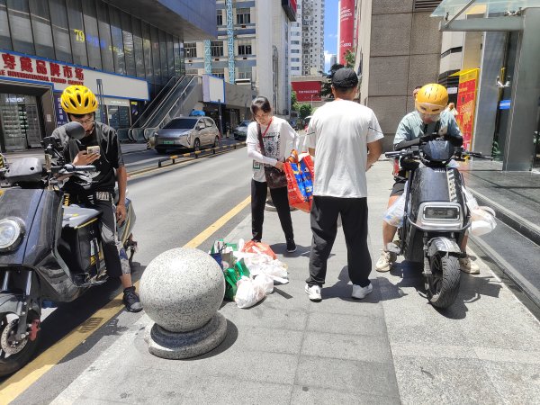最可靠的股票配资 一财记者华强北体验给外卖员送外卖，多人接力一天赚千元